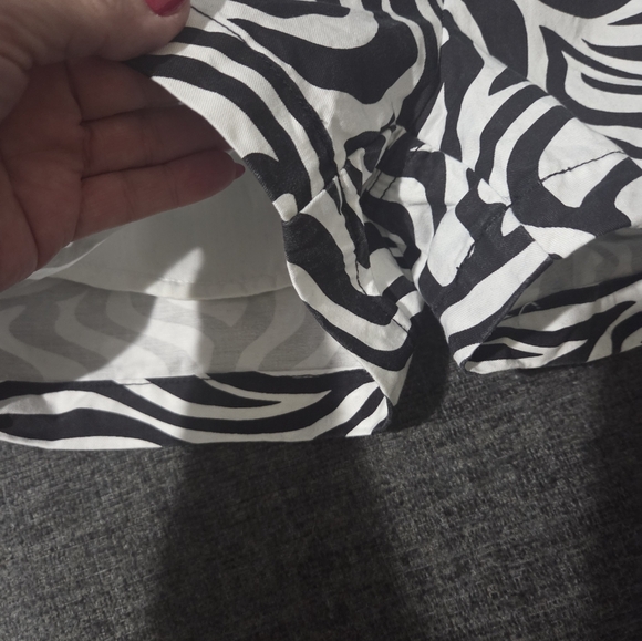 Zebra Print Short Sleeve Romper - Picture 5 of 9